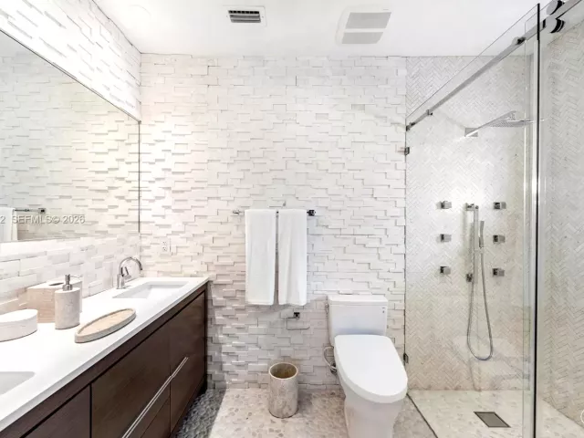 4-bedroom home for rent in Coral Gables - 540 Reinante Ave - MondialRealty