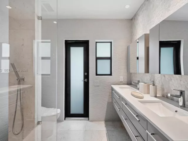 4-bedroom home for rent in Coral Gables - 540 Reinante Ave - MondialRealty