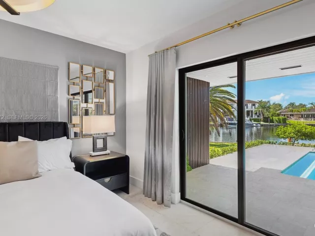 4-bedroom home for rent in Coral Gables - 540 Reinante Ave - MondialRealty