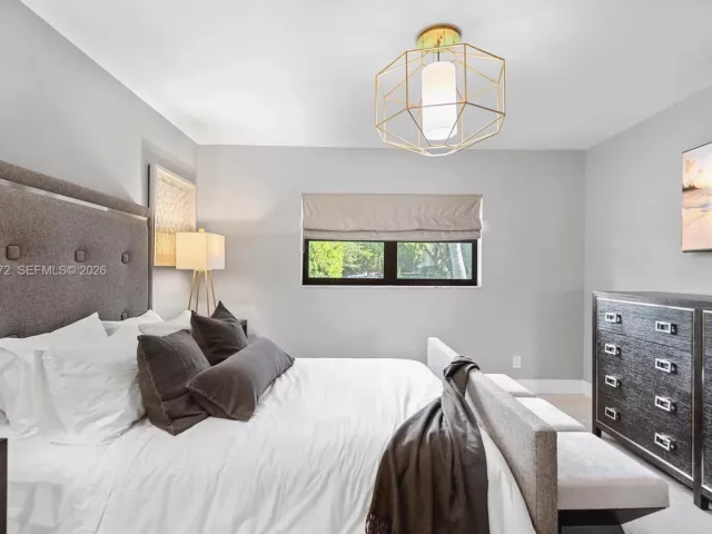 4-bedroom home for rent in Coral Gables - 540 Reinante Ave - MondialRealty