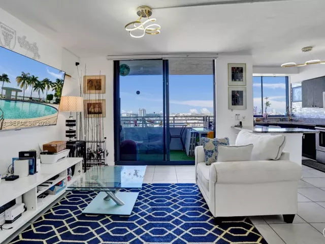2-bedroom condo for sale in Miami Beach - 1330 West Ave 1811 - MondialRealty