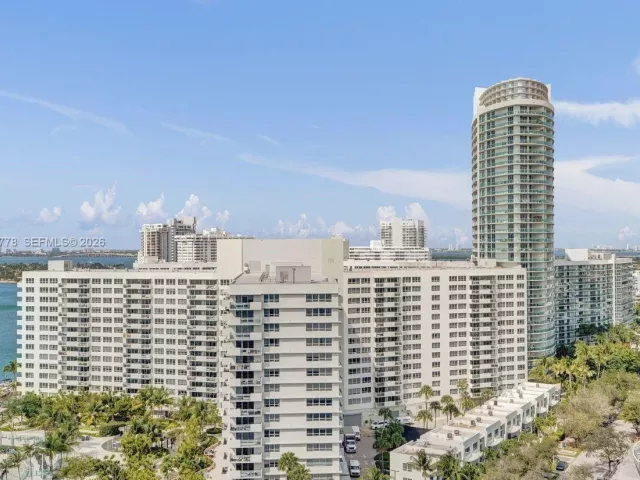 2-bedroom condo for sale in Miami Beach - 1330 West Ave 1811 - MondialRealty