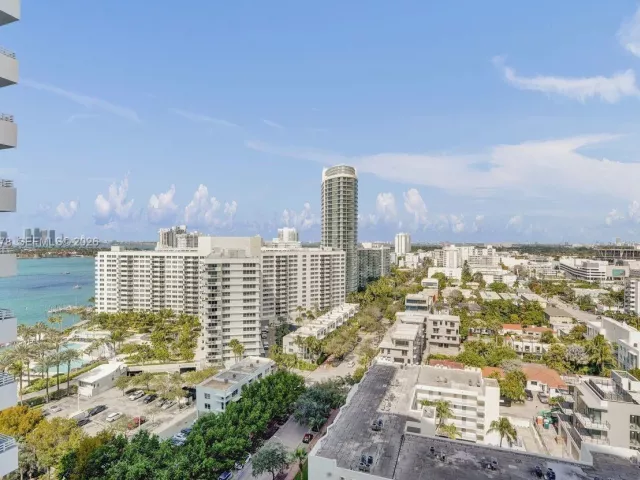 2-bedroom condo for sale in Miami Beach - 1330 West Ave 1811 - MondialRealty