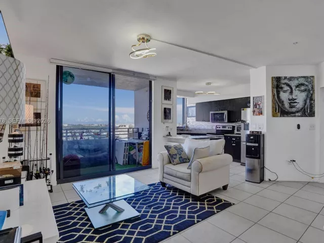 2-bedroom condo for sale in Miami Beach - 1330 West Ave 1811 - MondialRealty