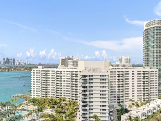 2-bedroom condo for sale in Miami Beach - 1330 West Ave 1811 - MondialRealty