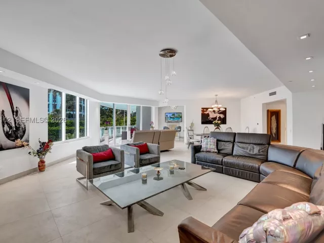 3-bedroom condo for rent in Aventura - 21200 Point Place 403 - MondialRealty
