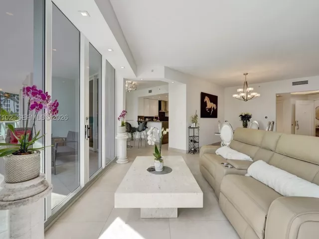 3-bedroom condo for rent in Aventura - 21200 Point Place 403 - MondialRealty
