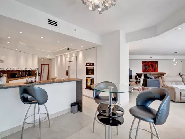 3-bedroom condo for rent in Aventura - 21200 Point Place 403 - MondialRealty