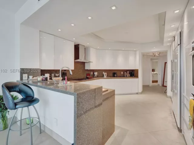 3-bedroom condo for rent in Aventura - 21200 Point Place 403 - MondialRealty
