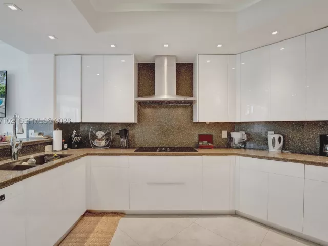 3-bedroom condo for rent in Aventura - 21200 Point Place 403 - MondialRealty