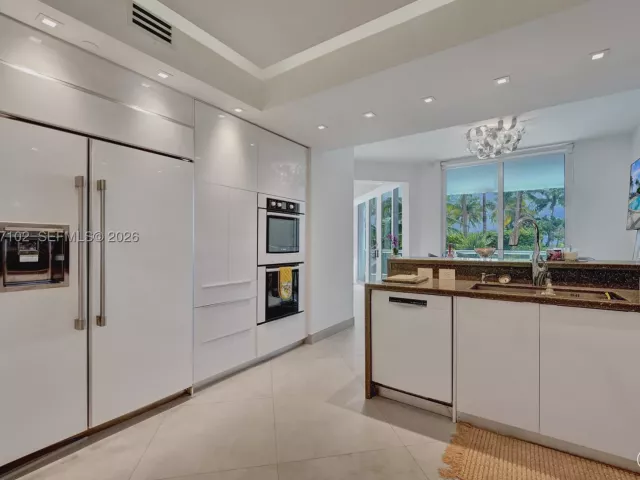 3-bedroom condo for rent in Aventura - 21200 Point Place 403 - MondialRealty