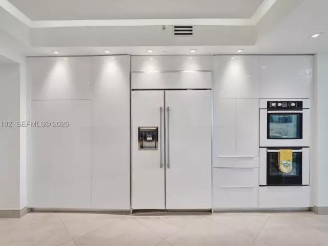 3-bedroom condo for rent in Aventura - 21200 Point Place 403 - MondialRealty