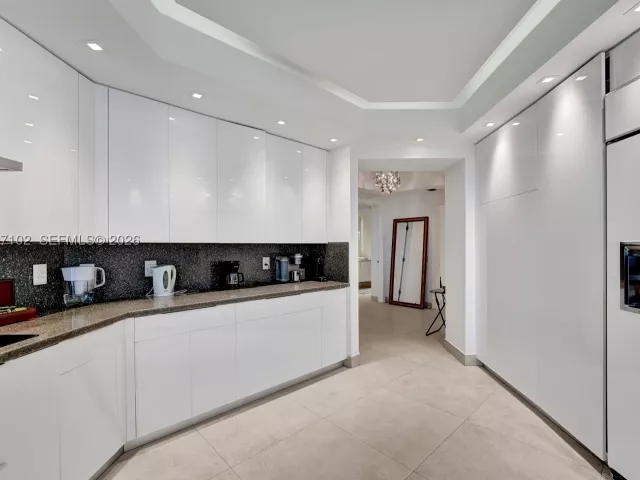 3-bedroom condo for rent in Aventura - 21200 Point Place 403 - MondialRealty