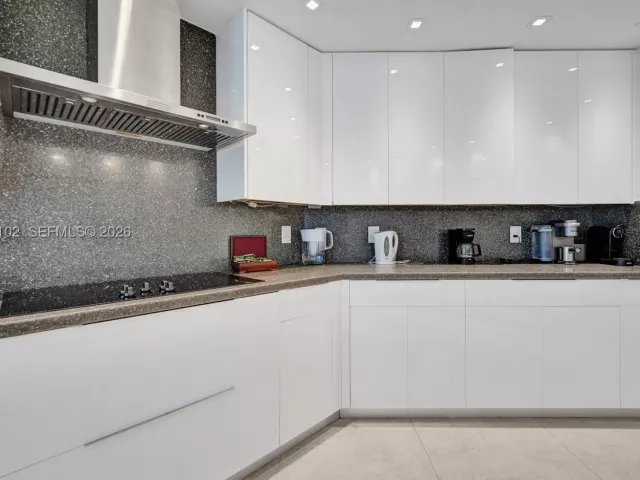 3-bedroom condo for rent in Aventura - 21200 Point Place 403 - MondialRealty