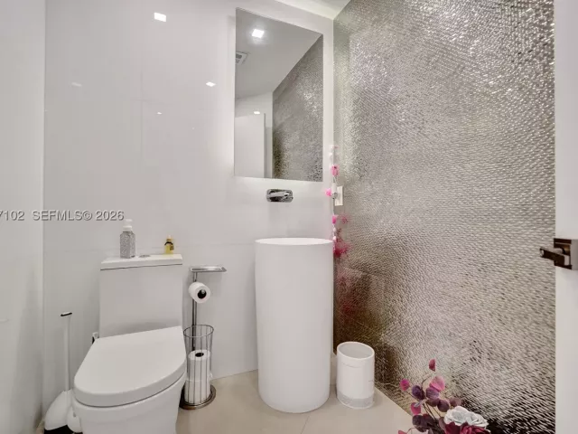 3-bedroom condo for rent in Aventura - 21200 Point Place 403 - MondialRealty