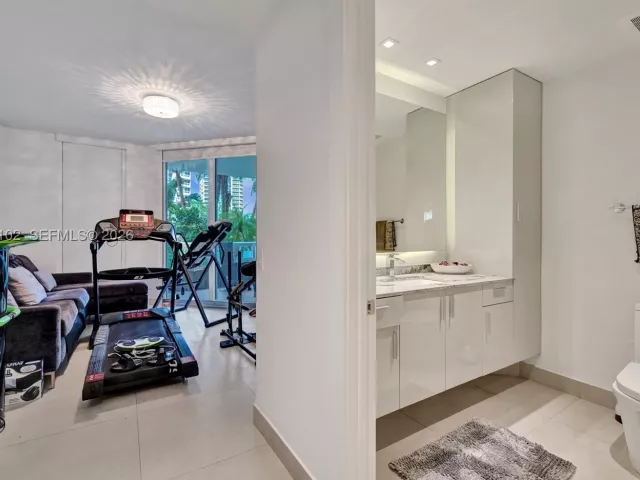 3-bedroom condo for rent in Aventura - 21200 Point Place 403 - MondialRealty