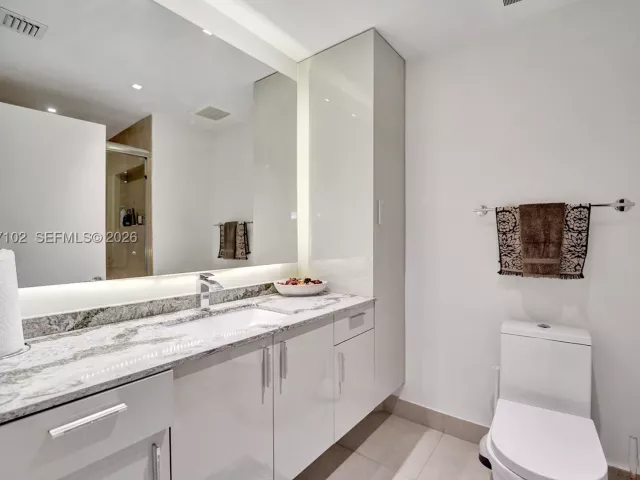 3-bedroom condo for rent in Aventura - 21200 Point Place 403 - MondialRealty