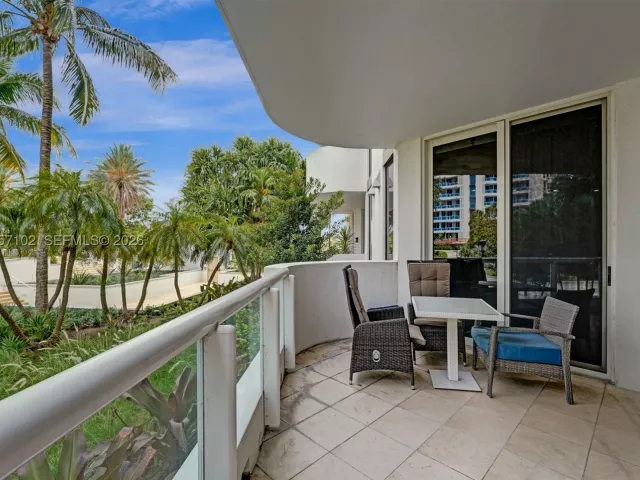 3-bedroom condo for rent in Aventura - 21200 Point Place 403 - MondialRealty