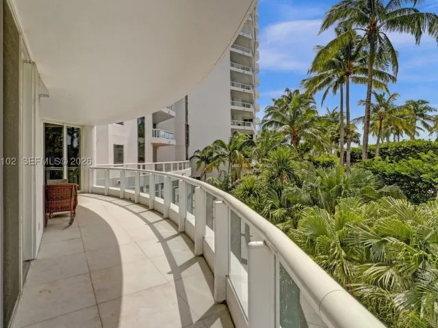 3-bedroom condo for rent in Aventura - 21200 Point Place 403 - MondialRealty