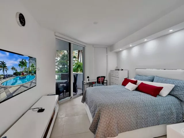 3-bedroom condo for rent in Aventura - 21200 Point Place 403 - MondialRealty