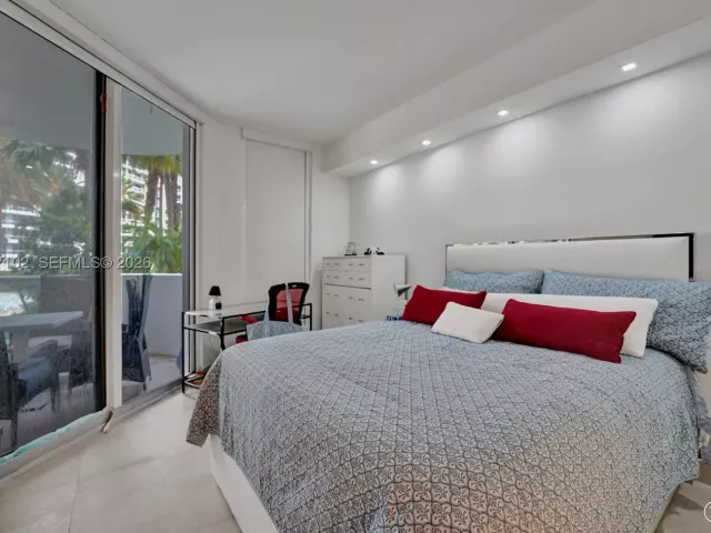 3-bedroom condo for rent in Aventura - 21200 Point Place 403 - MondialRealty