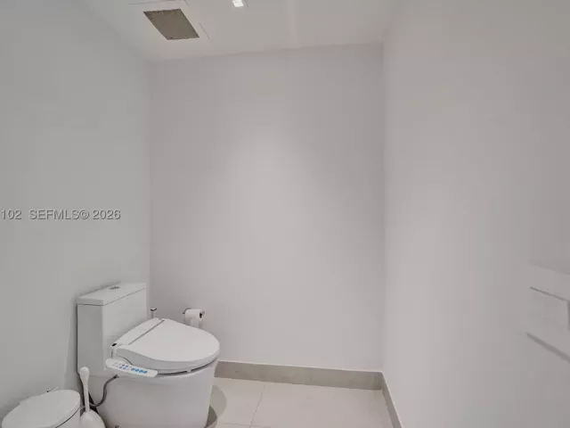 3-bedroom condo for rent in Aventura - 21200 Point Place 403 - MondialRealty