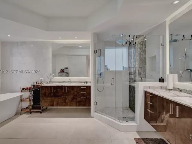 3-bedroom condo for rent in Aventura - 21200 Point Place 403 - MondialRealty