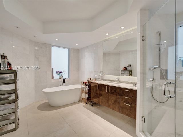3-bedroom condo for rent in Aventura - 21200 Point Place 403 - MondialRealty