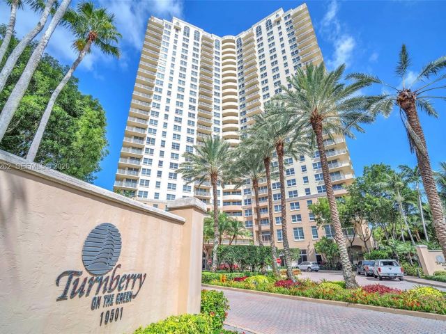 1-bedroom condo for sale in Aventura - 19501 W Country Club Dr 2011 - MondialRealty