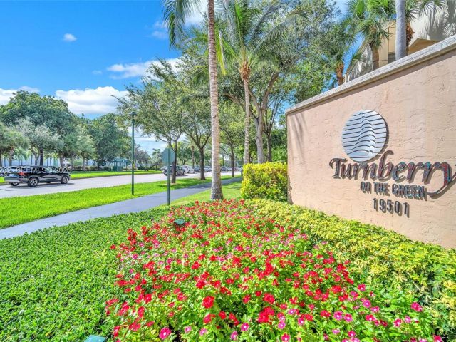 1-bedroom condo for sale in Aventura - 19501 W Country Club Dr 2011 - MondialRealty