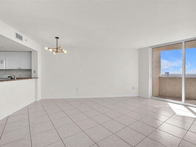 1-bedroom condo for sale in Aventura - 19501 W Country Club Dr 2011 - MondialRealty
