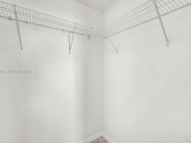 1-bedroom condo for sale in Aventura - 19501 W Country Club Dr 2011 - MondialRealty