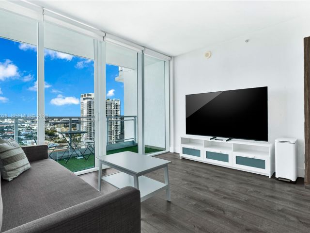 1-bedroom condo for rent in Miami - 92 SW 3rd St 3108 - MondialRealty