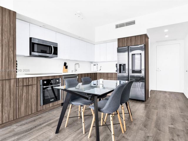 1-bedroom condo for rent in Miami - 92 SW 3rd St 3108 - MondialRealty