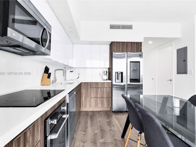 1-bedroom condo for rent in Miami - 92 SW 3rd St 3108 - MondialRealty