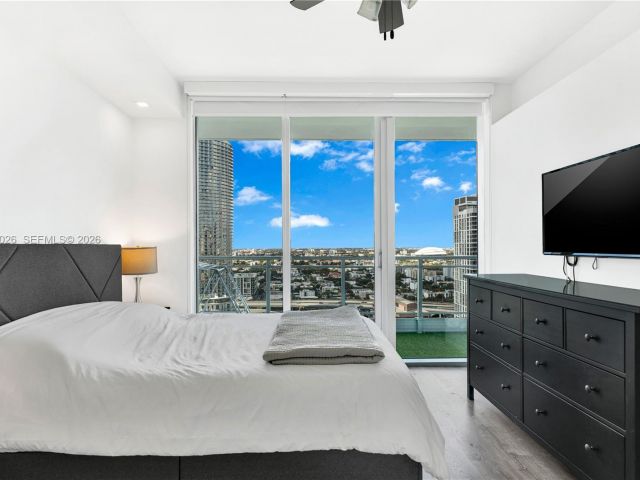 1-bedroom condo for rent in Miami - 92 SW 3rd St 3108 - MondialRealty