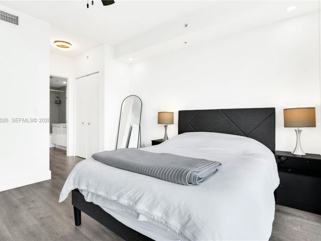 1-bedroom condo for rent in Miami - 92 SW 3rd St 3108 - MondialRealty