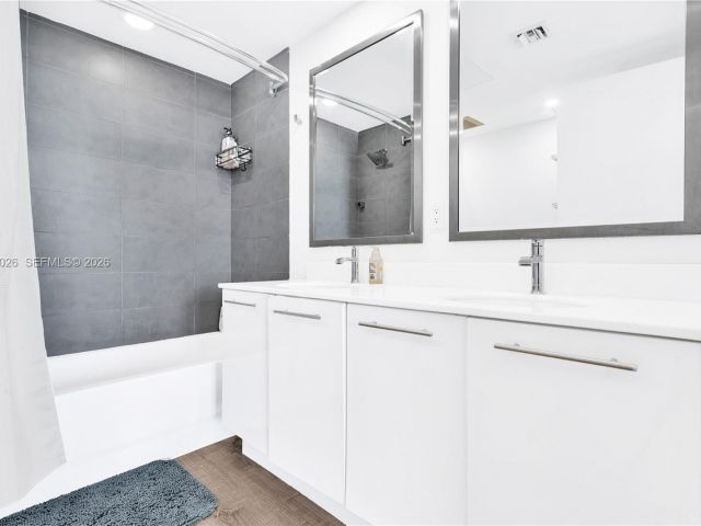 1-bedroom condo for rent in Miami - 92 SW 3rd St 3108 - MondialRealty