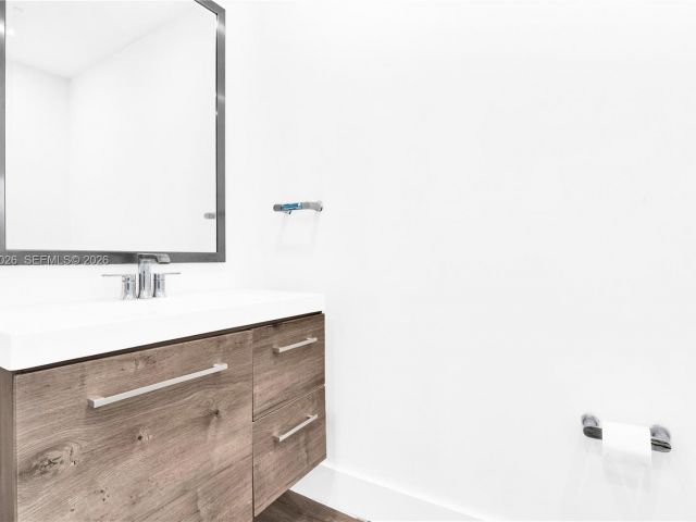 1-bedroom condo for rent in Miami - 92 SW 3rd St 3108 - MondialRealty