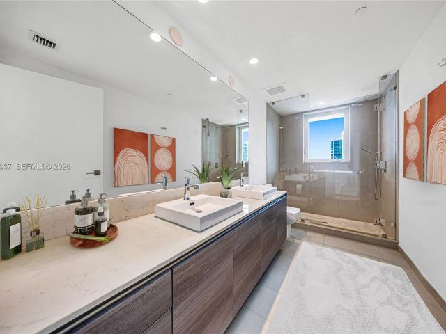 Apartment for sale  Unit #2708 - photo 7337198