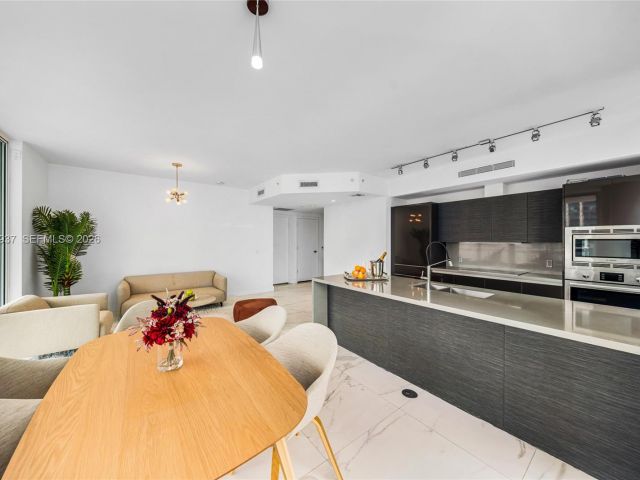 Apartment for sale  Unit #2708 - photo 7337200