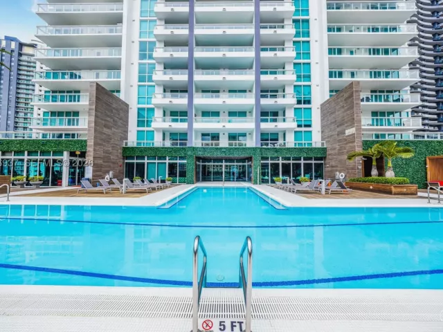 2-bedroom condo for sale in Miami - 1080 Brickell Ave 2708 - MondialRealty