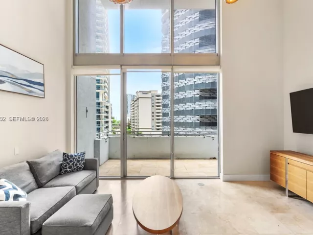 1-bedroom condo for rent in Miami - 1050 Brickell Ave 610 - MondialRealty