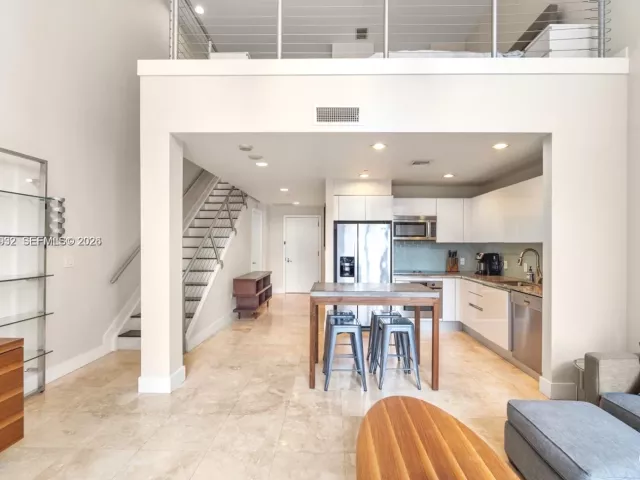 1-bedroom condo for rent in Miami - 1050 Brickell Ave 610 - MondialRealty