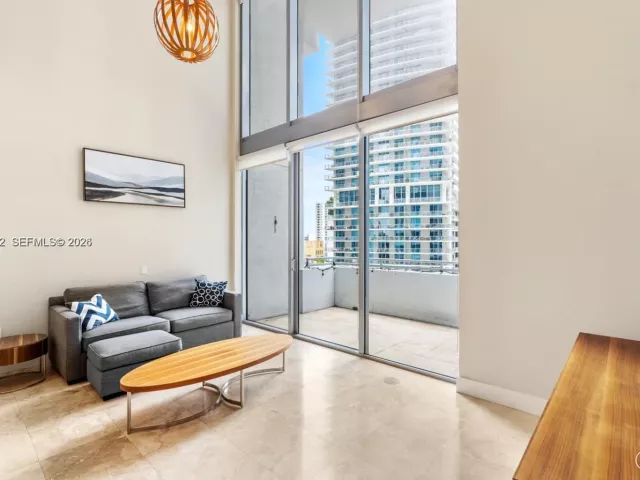 1-bedroom condo for rent in Miami - 1050 Brickell Ave 610 - MondialRealty