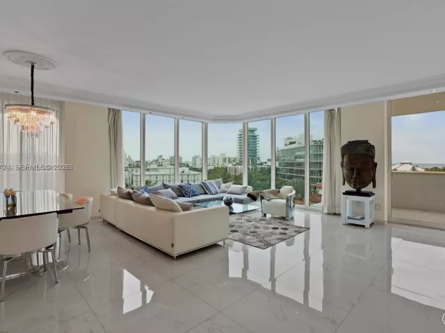 3-bedroom condo for sale in Miami Beach - 300 S Pointe Dr 605 - MondialRealty