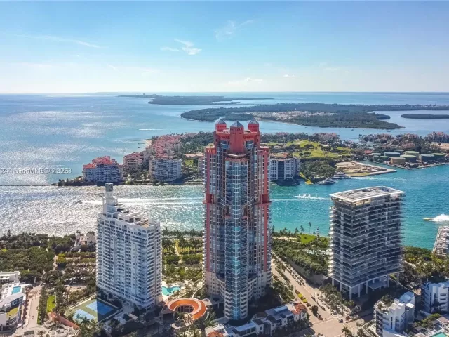 3-bedroom condo for sale in Miami Beach - 300 S Pointe Dr 605 - MondialRealty