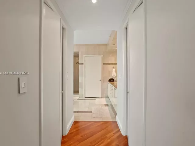 3-bedroom condo for sale in Miami Beach - 300 S Pointe Dr 605 - MondialRealty