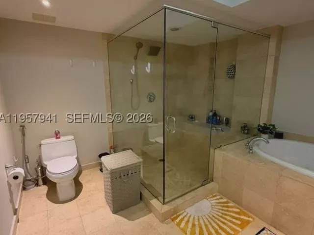 2-bedroom condo for rent in Hallandale Beach - 1830 S Ocean Dr 3810 - MondialRealty