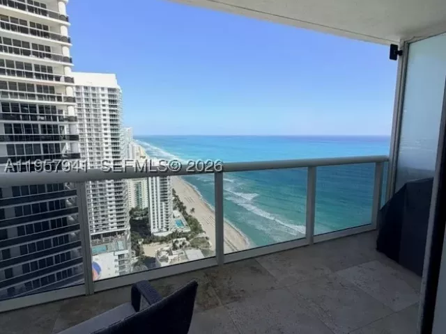 2-bedroom condo for rent in Hallandale Beach - 1830 S Ocean Dr 3810 - MondialRealty